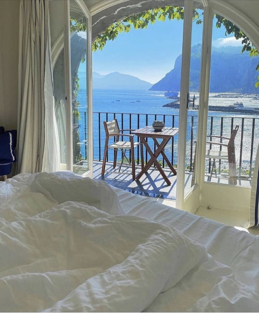 A quiet siesta with a sea view